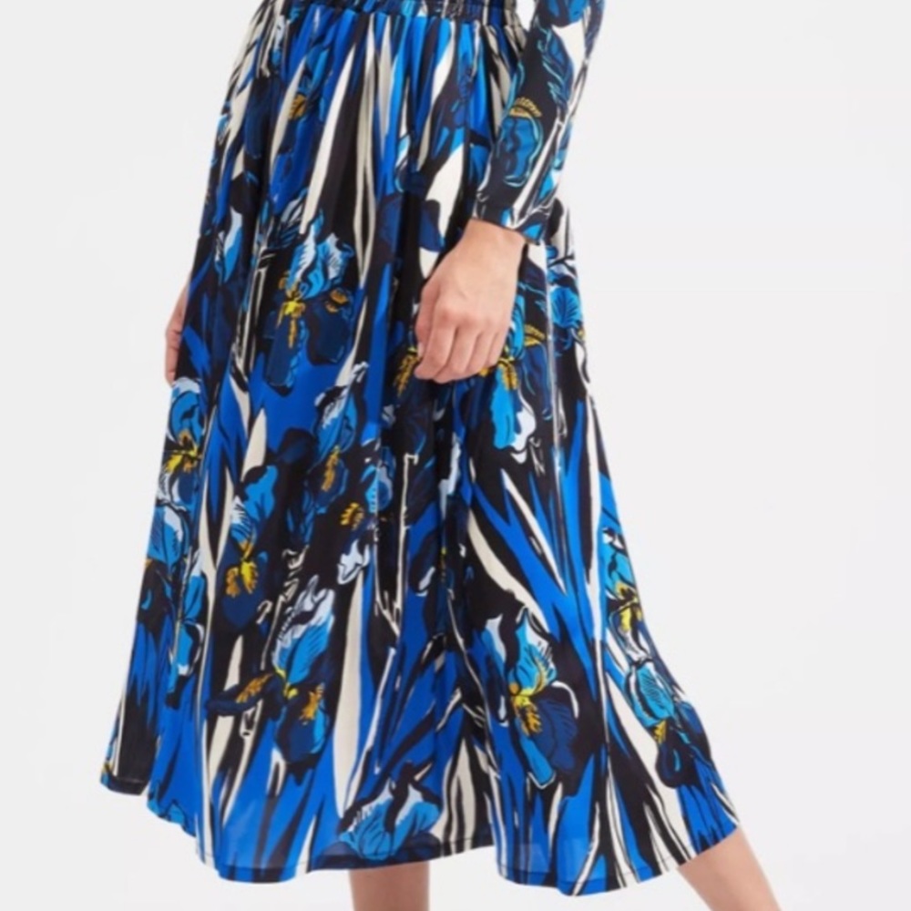 La DoubleJ Simple Skirt Sz M. Iris print. NWT.